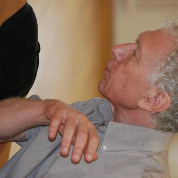 Harvey Burns in class demonstrating a Rolfing technique to students