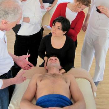Harvey Burns in class demonstrating a Rolfing technique to students