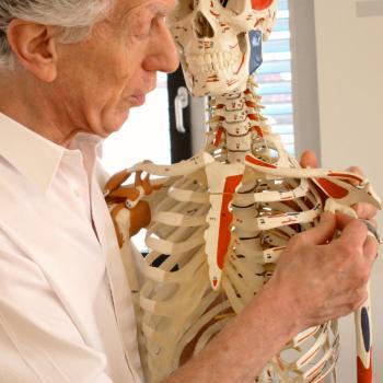 Harvey Burns in class demonstrating a Rolfing technique to students