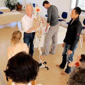 Harvey Burns in class demonstrating a Rolfing technique to students